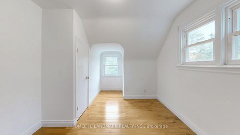 Photo 26 at 47 Dromore Crescent, Newtonbrook West, Toronto