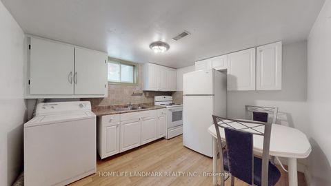 Photo 37 at 47 Dromore Crescent, Newtonbrook West, Toronto