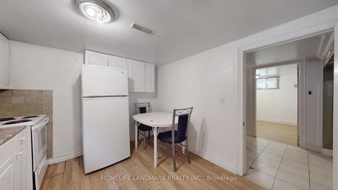 Photo 38 at 47 Dromore Crescent, Newtonbrook West, Toronto