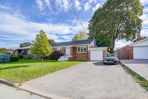 Photo 23 at 181 Searle Avenue, Bathurst Manor, Toronto