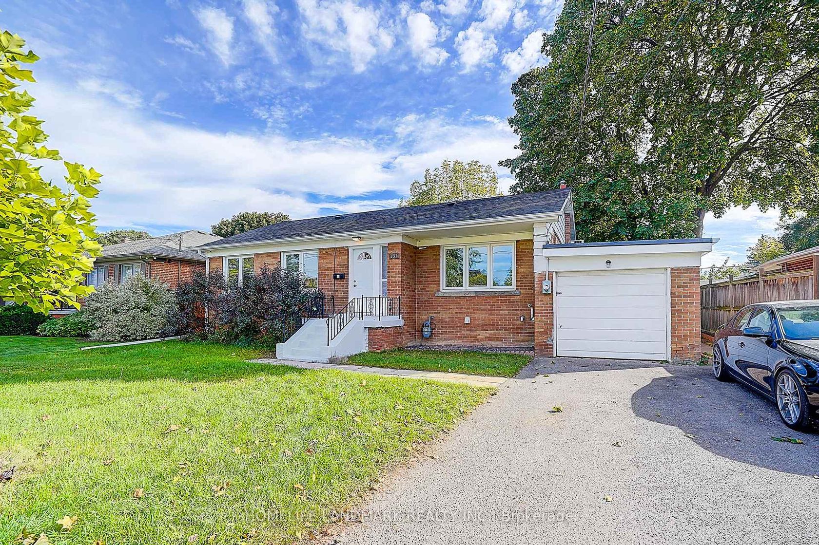 181 Searle Avenue, Bathurst Manor, Toronto by Loree Meneguzzi Real Estate 181 Searle Avenue, Bathurst Manor, Toronto
