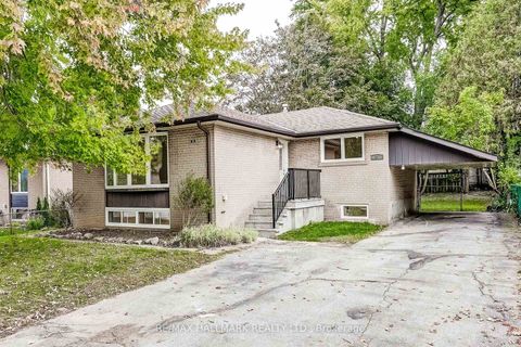 Photo 2 at 51 aurora Heights Drive, Aurora Heights, Aurora