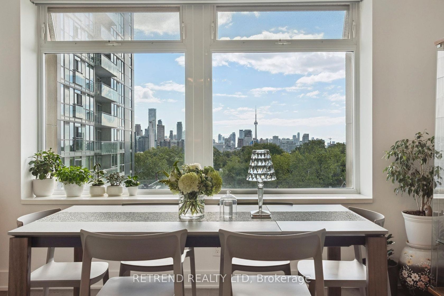 610 - 111 St Clair Avenue W, St. Clair, Toronto 