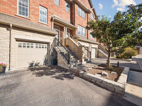 Photo 2 at 26 Golden Spruce Lane, Maple, Vaughan
