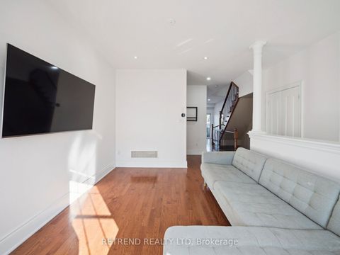 Photo 11 at 26 Golden Spruce Lane, Maple, Vaughan