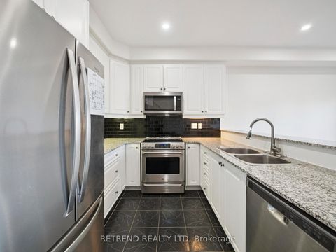 Photo 14 at 26 Golden Spruce Lane, Maple, Vaughan