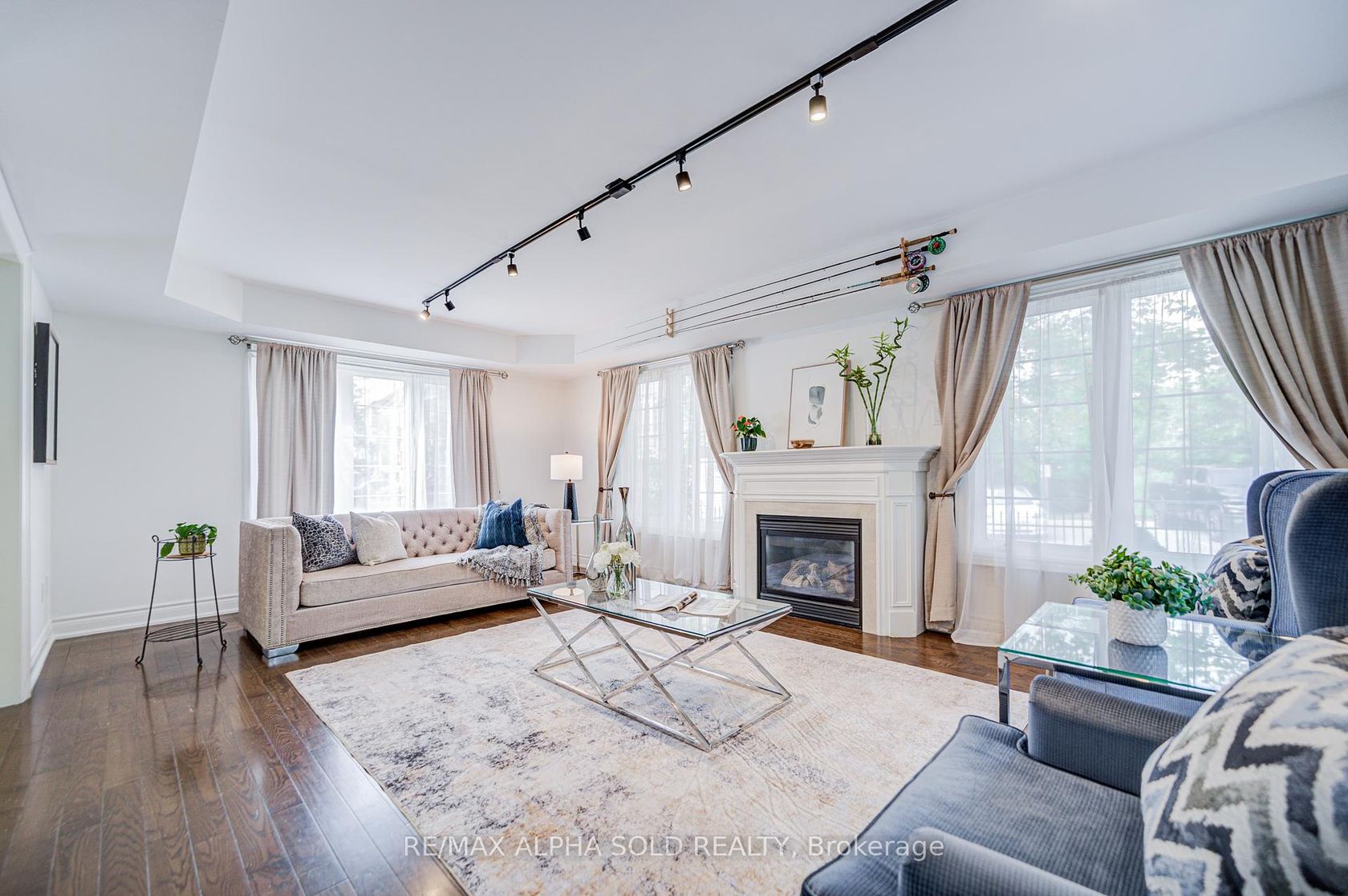 144 Chapman Court, Aurora Grove, Aurora 