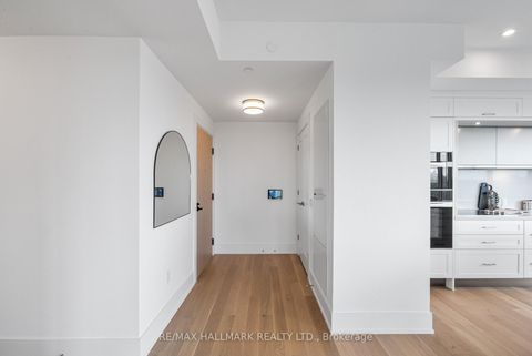 Photo 4 at 1710 - 10 Inn On The Park Drive, Don Mills, Toronto