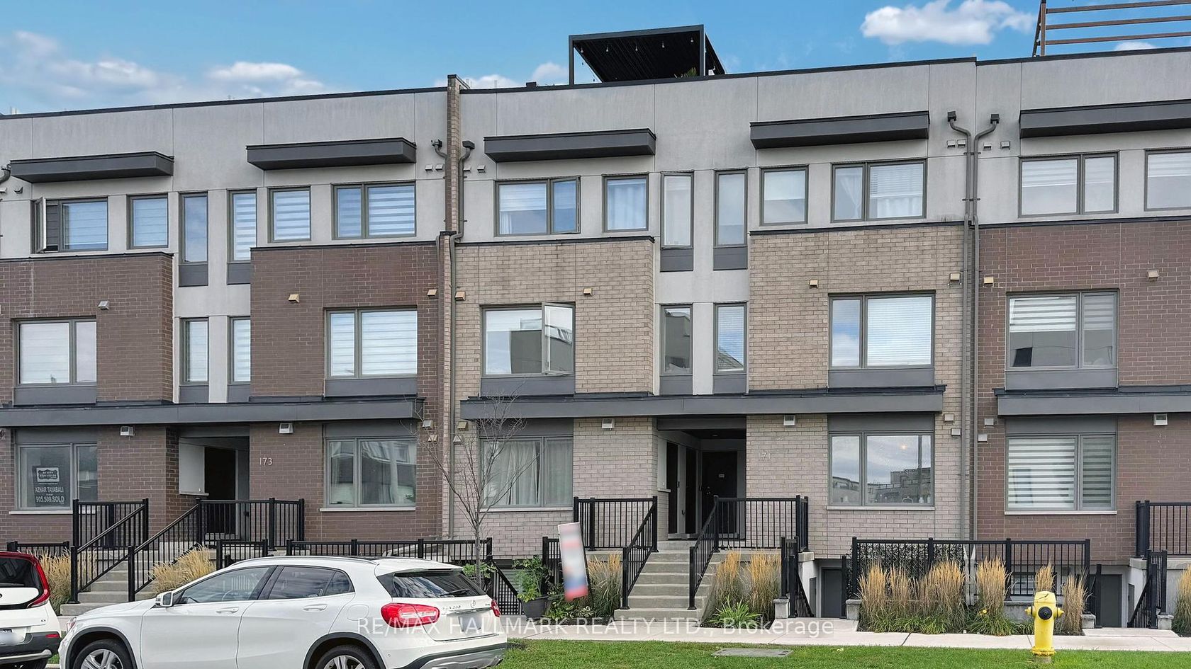8 - 171 William Duncan Road, CFB, Toronto 
