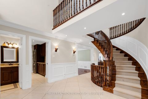 Photo 3 at 26 Cowles Court, Mill Pond, Richmond Hill