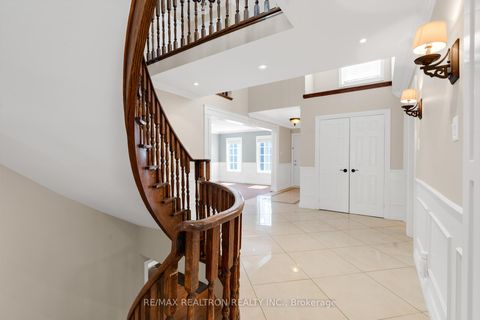 Photo 4 at 26 Cowles Court, Mill Pond, Richmond Hill