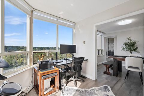 Photo 11 at 826 - 32 Clarissa Drive, Harding, Richmond Hill