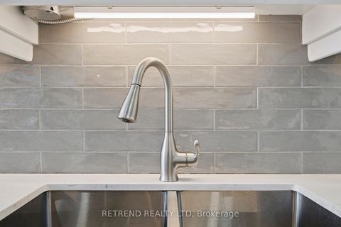 Photo 14 at 826 - 32 Clarissa Drive, Harding, Richmond Hill