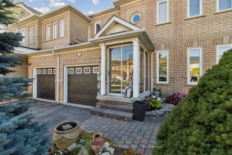 Photo 2 at 76 Timberwolf Crescent, Vellore Village, Vaughan