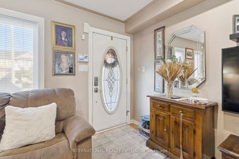 Photo 4 at 76 Timberwolf Crescent, Vellore Village, Vaughan