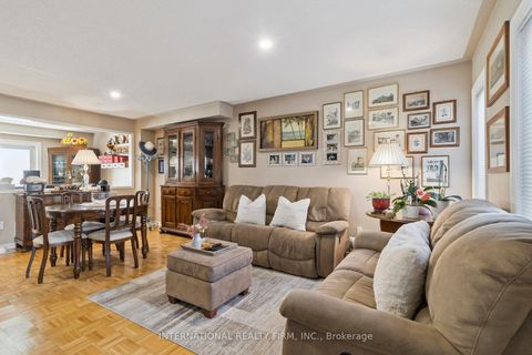 Photo 6 at 76 Timberwolf Crescent, Vellore Village, Vaughan