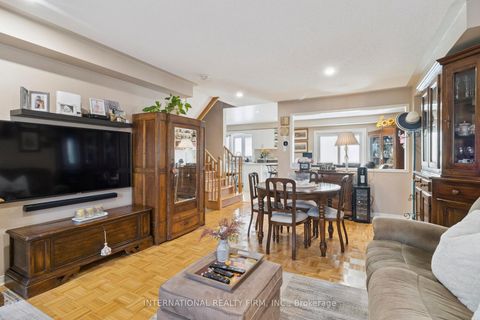 Photo 9 at 76 Timberwolf Crescent, Vellore Village, Vaughan
