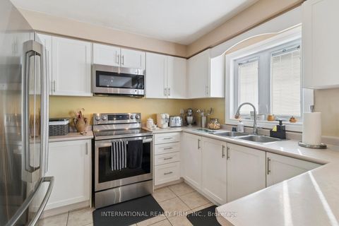 Photo 17 at 76 Timberwolf Crescent, Vellore Village, Vaughan