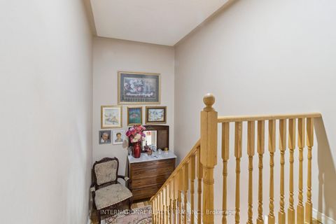 Photo 32 at 76 Timberwolf Crescent, Vellore Village, Vaughan