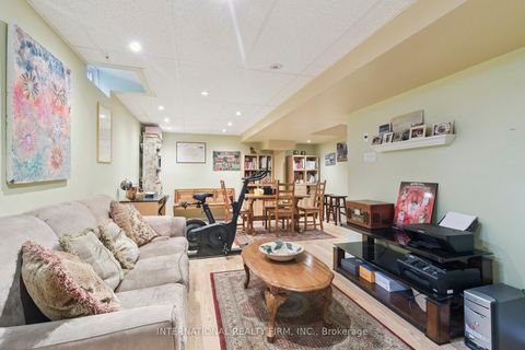 Photo 37 at 76 Timberwolf Crescent, Vellore Village, Vaughan