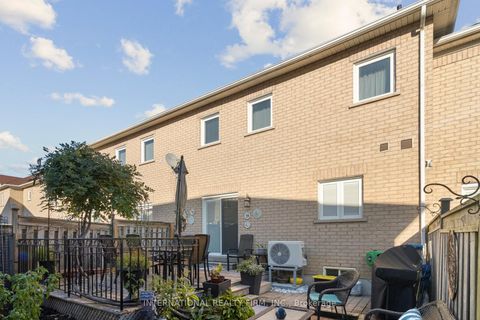 Photo 46 at 76 Timberwolf Crescent, Vellore Village, Vaughan