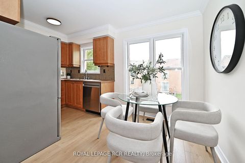 Photo 11 at 28 Wyatt Lane, Bayview Wellington, Aurora
