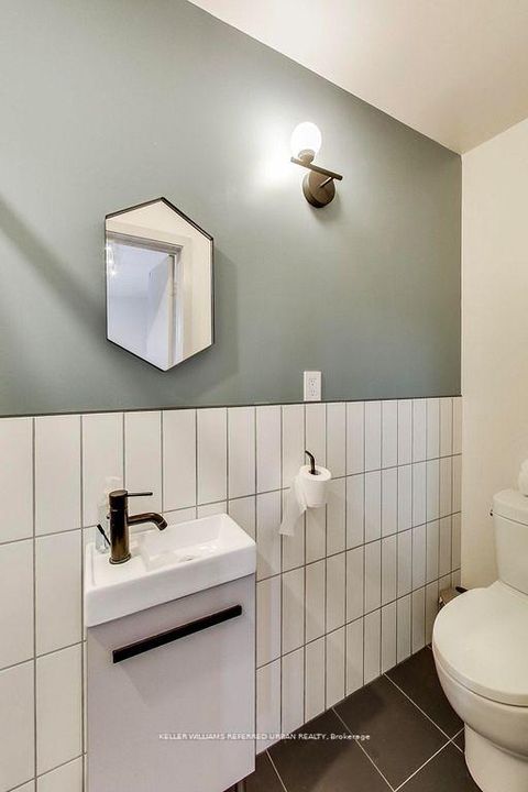 Photo 27 at 205 Bathurst Street, Chinatown, Toronto