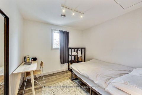 Photo 29 at 205 Bathurst Street, Chinatown, Toronto