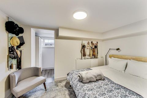 Photo 40 at 205 Bathurst Street, Chinatown, Toronto