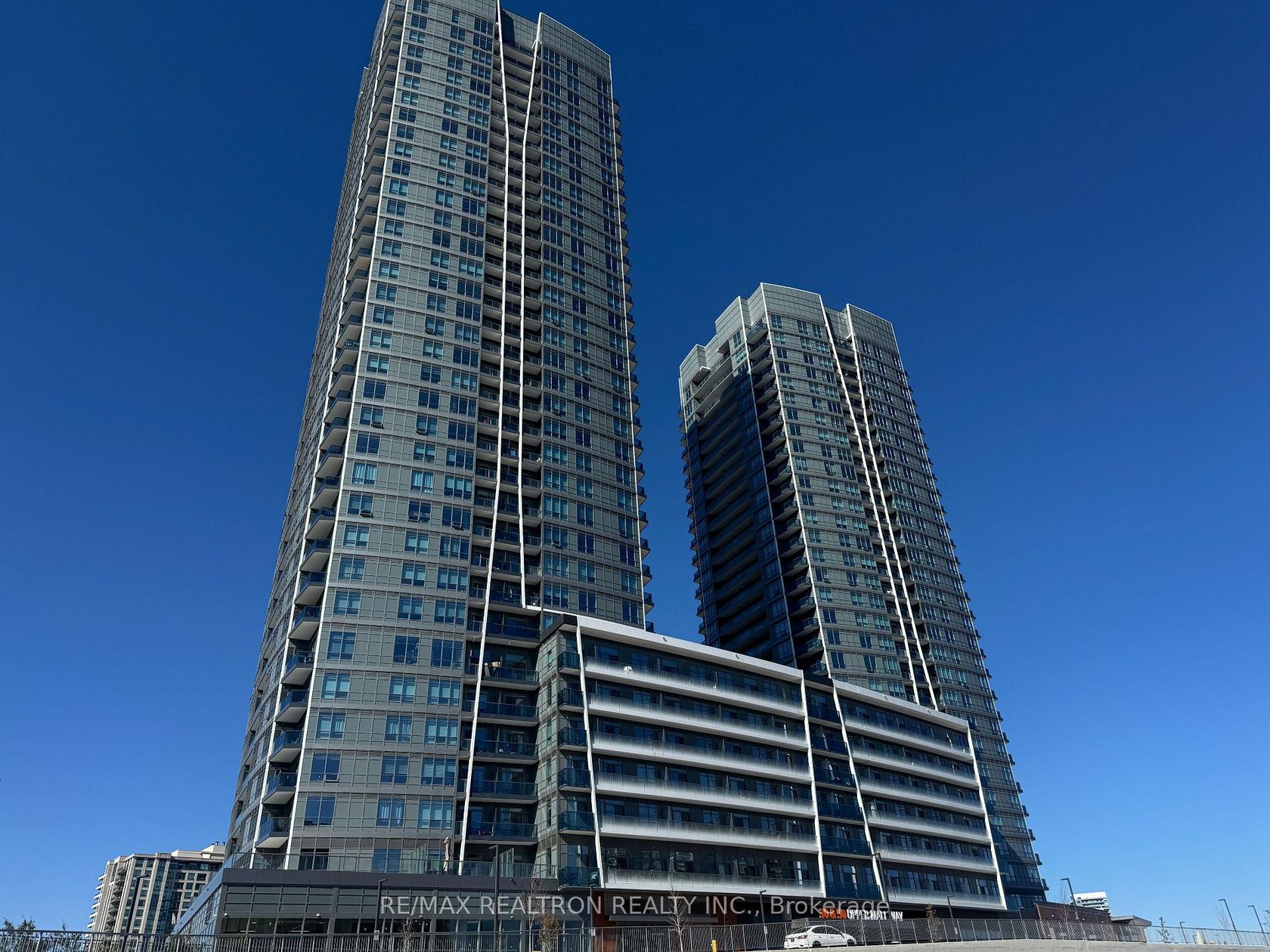 728 - 50 Upper Mall Way, Brownridge, Vaughan 