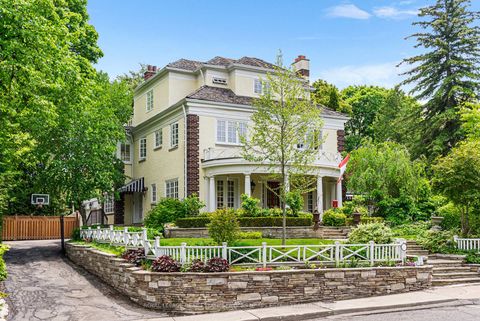 Photo 1 at 25 Strathgowan Crescent, Lawrence Park South, Toronto