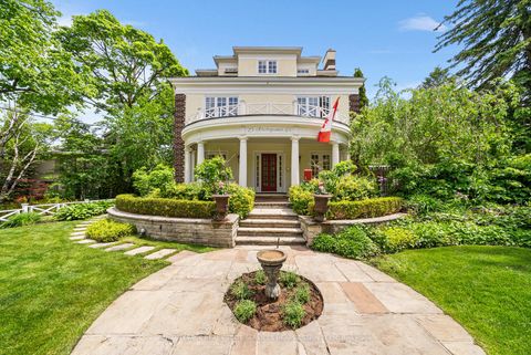 Photo 2 at 25 Strathgowan Crescent, Lawrence Park South, Toronto