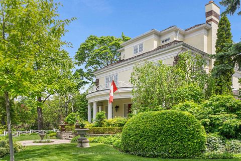 Photo 3 at 25 Strathgowan Crescent, Lawrence Park South, Toronto