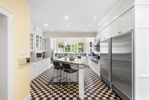 Photo 18 at 25 Strathgowan Crescent, Lawrence Park South, Toronto