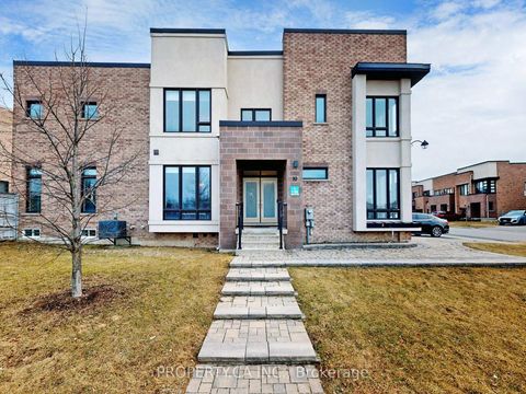 Photo 2 at 19 Denarius Crescent, Oak Ridges Lake Wilcox, Richmond Hill