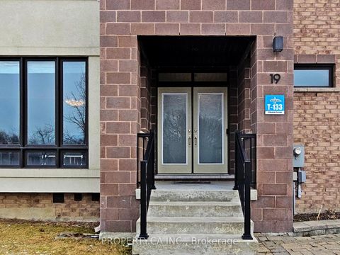 Photo 3 at 19 Denarius Crescent, Oak Ridges Lake Wilcox, Richmond Hill