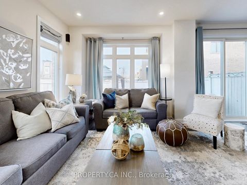 Photo 7 at 19 Denarius Crescent, Oak Ridges Lake Wilcox, Richmond Hill