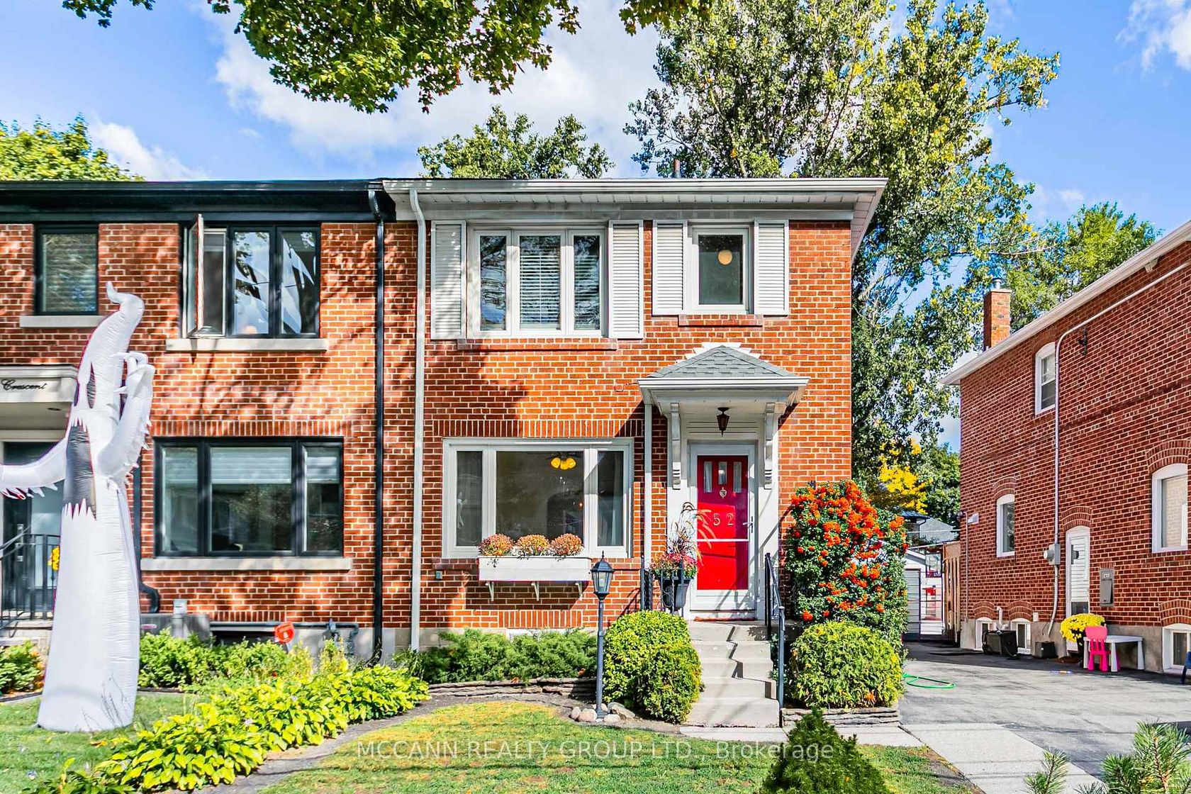 52 Thursfield Crescent, Leaside, Toronto by Loree Meneguzzi Real Estate 52 Thursfield Crescent, Leaside, Toronto