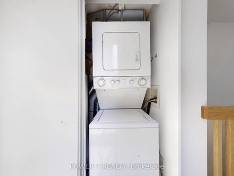 Photo 24 at 389 - 415 Jarvis Street, South St. James Town, Toronto