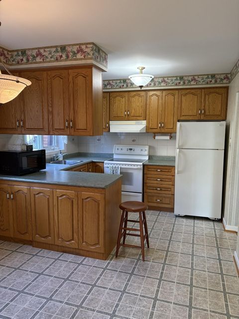 Photo 3 at 165 Verobeach Boulevard, Humbermede, Toronto