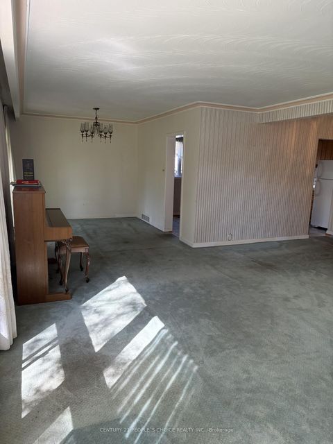 Photo 5 at 165 Verobeach Boulevard, Humbermede, Toronto