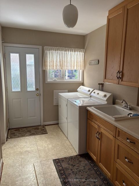 Photo 6 at 165 Verobeach Boulevard, Humbermede, Toronto