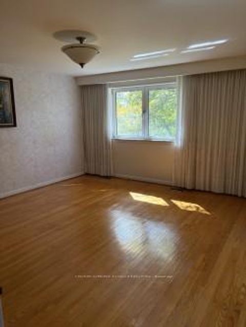 Photo 7 at 165 Verobeach Boulevard, Humbermede, Toronto