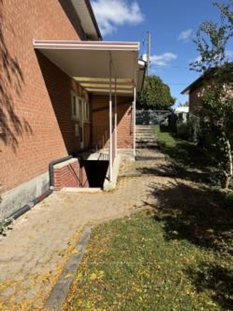 Photo 13 at 165 Verobeach Boulevard, Humbermede, Toronto