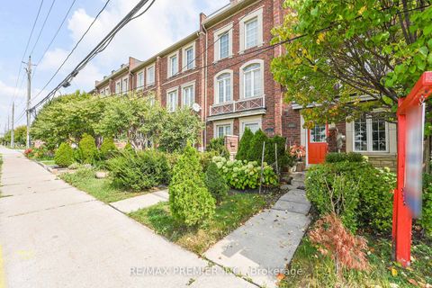 Photo 2 at 163 Torbarrie Road, CFB, Toronto