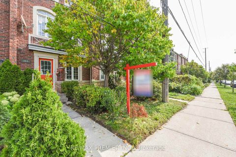 Photo 3 at 163 Torbarrie Road, CFB, Toronto