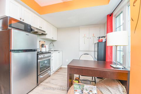 Photo 7 at 163 Torbarrie Road, CFB, Toronto