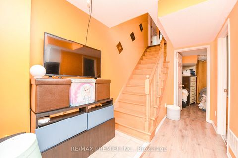 Photo 10 at 163 Torbarrie Road, CFB, Toronto