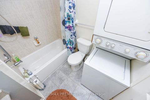 Photo 13 at 163 Torbarrie Road, CFB, Toronto Photo 13 at 163 Torbarrie Road, CFB, Toronto