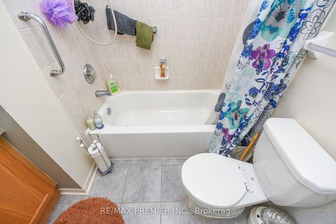 Photo 14 at 163 Torbarrie Road, CFB, Toronto Photo 14 at 163 Torbarrie Road, CFB, Toronto